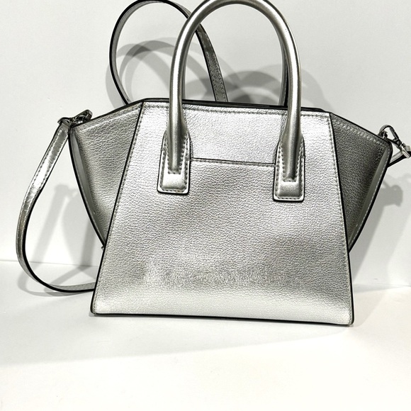 Michael Kors Avril Silver Leather
Satchel. Preloved/preowned. - Picture 3 of 10